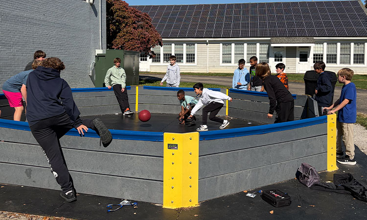 Middle-Schoolers-play-gaga-ball